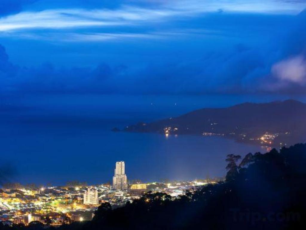 Azure Phuket Hotel Patong Exteriör bild