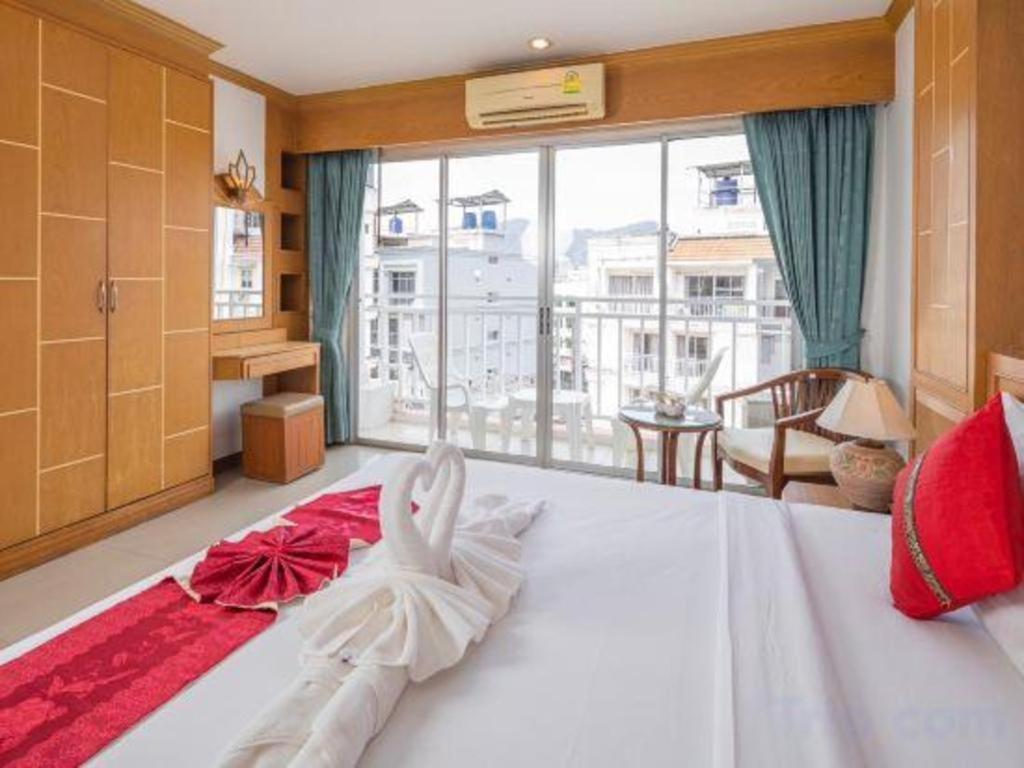 Azure Phuket Hotel Patong Exteriör bild