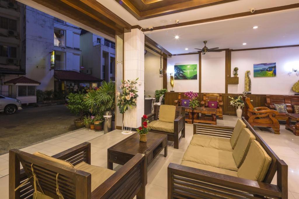 Azure Phuket Hotel Patong Exteriör bild
