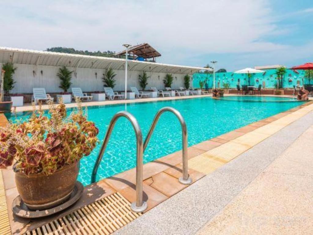 Azure Phuket Hotel Patong Exteriör bild