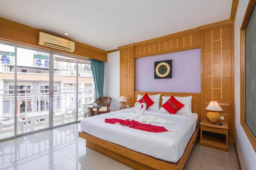 Azure Phuket Hotel Patong Exteriör bild