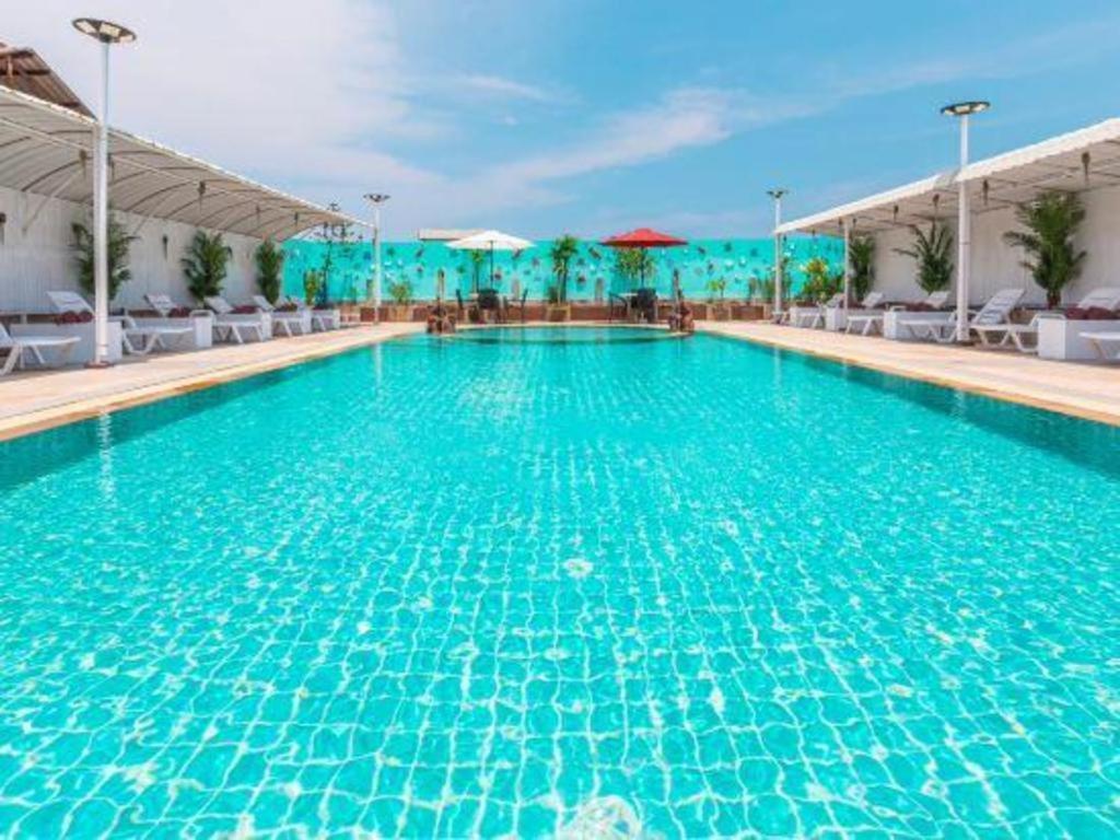 Azure Phuket Hotel Patong Exteriör bild