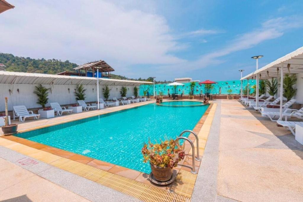 Azure Phuket Hotel Patong Exteriör bild