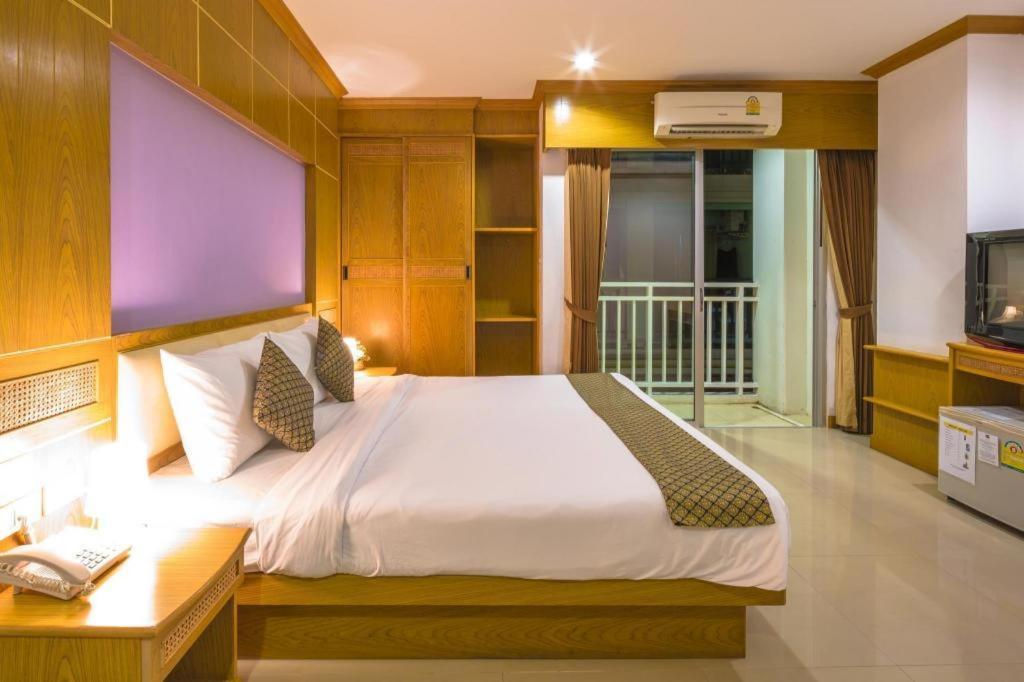 Azure Phuket Hotel Patong Exteriör bild