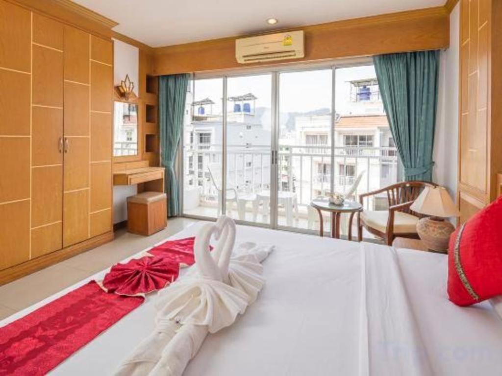 Azure Phuket Hotel Patong Exteriör bild